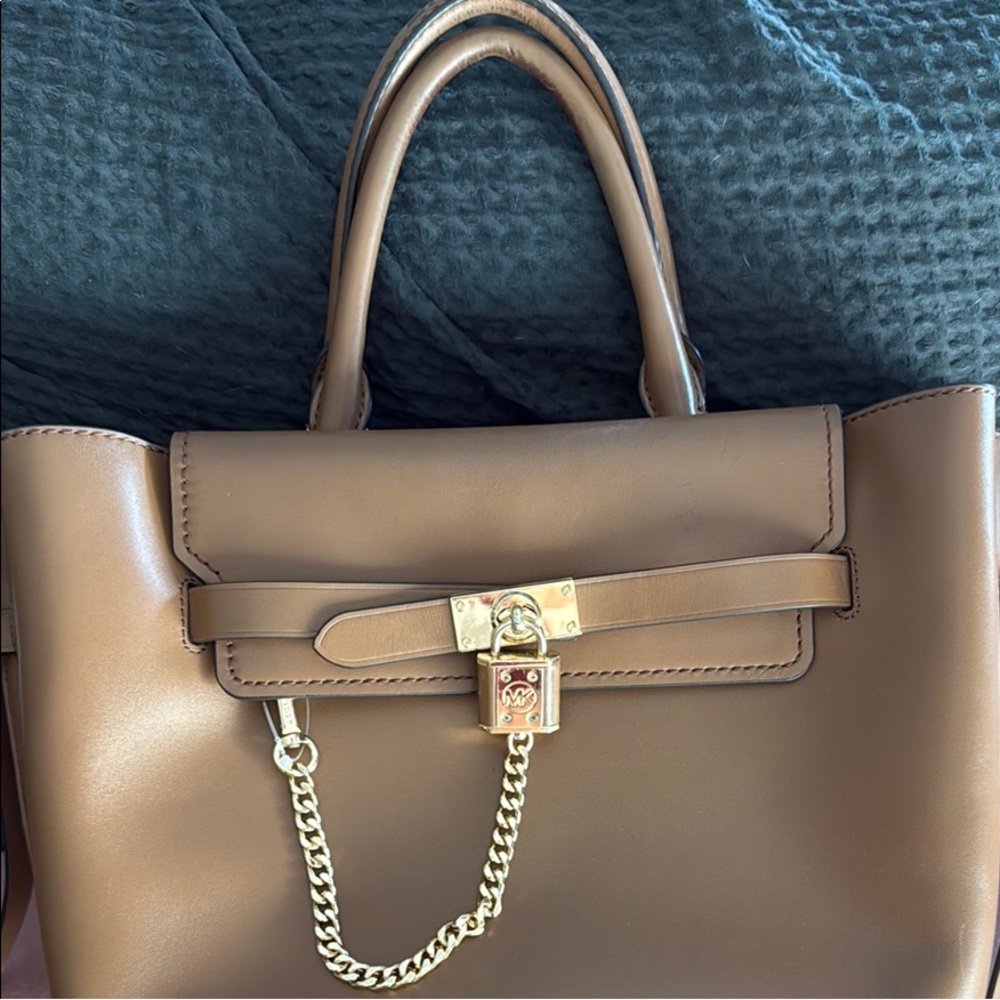 Michael Kors Brown Shoulder Bag with Elegant Design